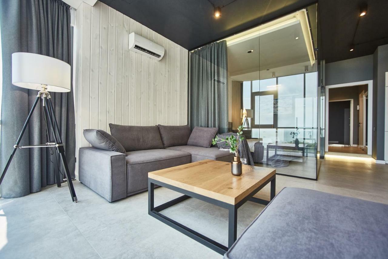 Gagarin Plaza Luxury Sea View Apartments أوديسا المظهر الخارجي الصورة